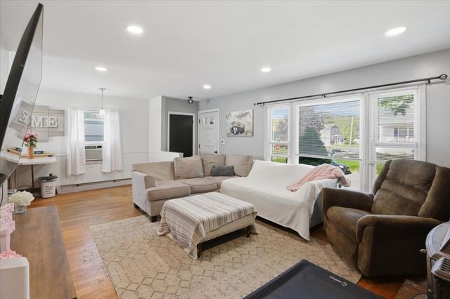 8 Deer St, Somerset, MA 02726
