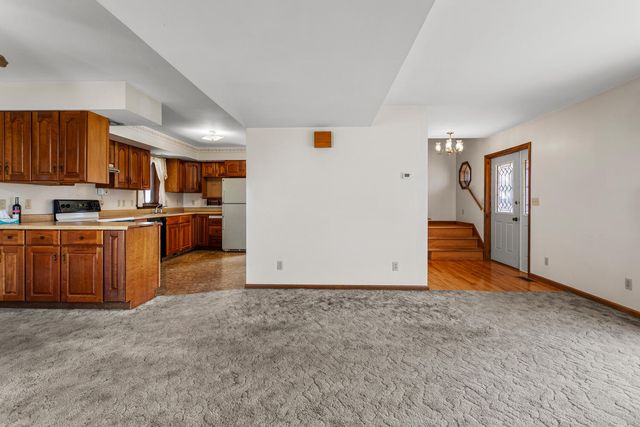 204 W Meade Street, White Heath, IL 61884