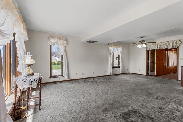 204 W Meade Street, White Heath, IL 61884