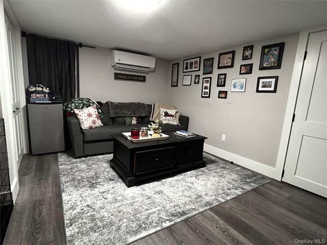 25 Lorraine 1, Northport, NY 11768