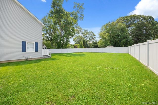 25 Lorraine 1, Northport, NY 11768