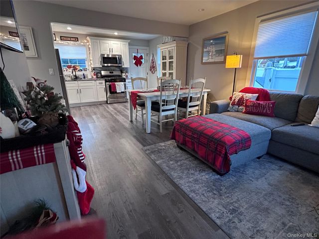 25 Lorraine 1, Northport, NY 11768