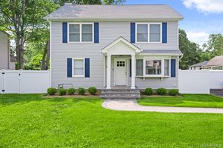 25 Lorraine 1, Northport, NY 11768