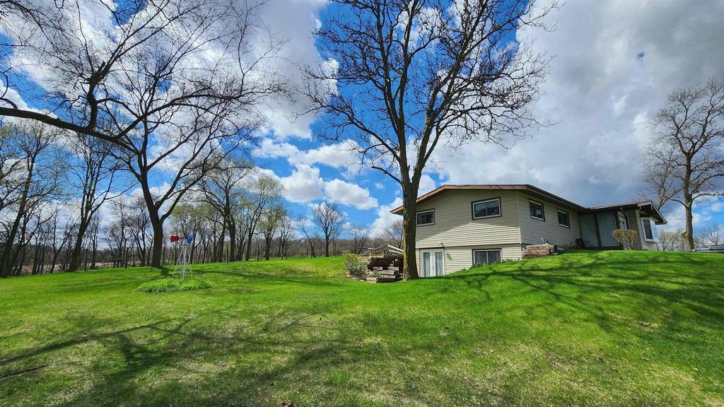 N399 Mount Hope Road, Brodhead, WI 53520