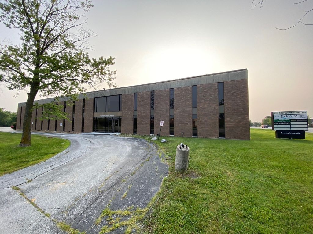 2555 W Lincoln Highway 102, Olympia Fields, IL 60461