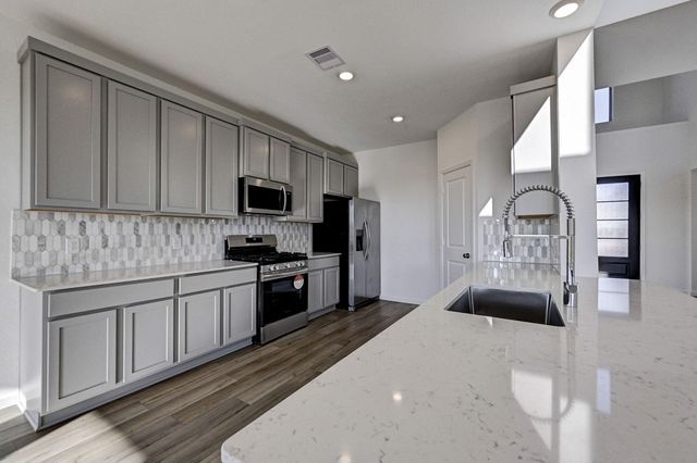 2605 Mackinac Bay Drive, Texas City, TX 77568