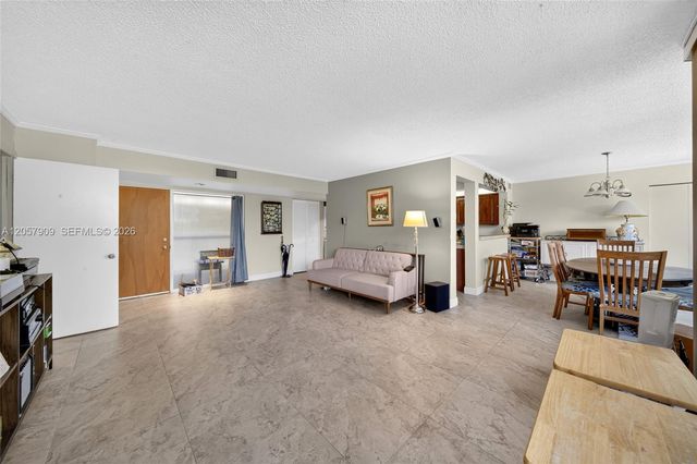 6666 SW 115th Court 301, Miami, FL 33173