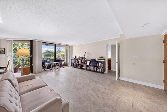 6666 SW 115th Court 301, Miami, FL 33173