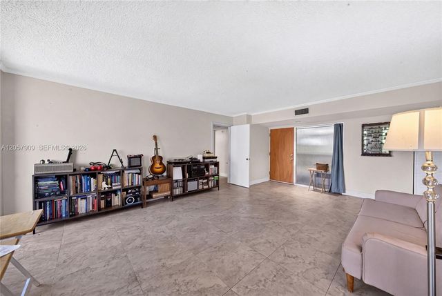 6666 SW 115th Court 301, Miami, FL 33173