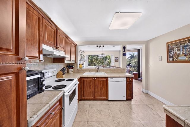 6666 SW 115th Court 301, Miami, FL 33173