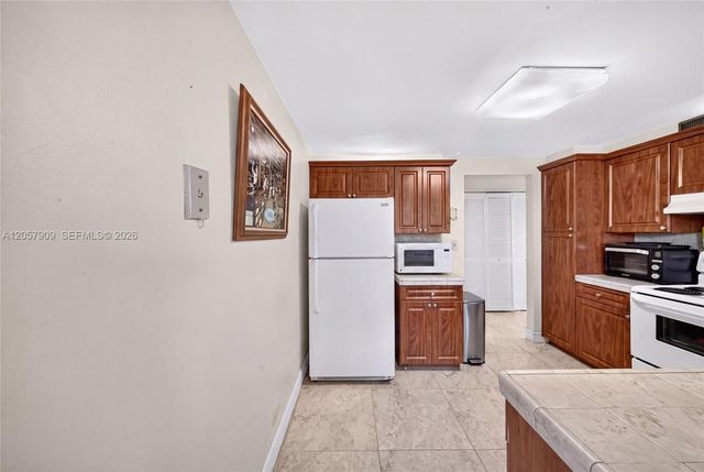 6666 SW 115th Court 301, Miami, FL 33173