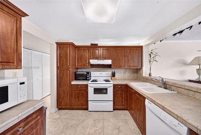 6666 SW 115th Court 301, Miami, FL 33173