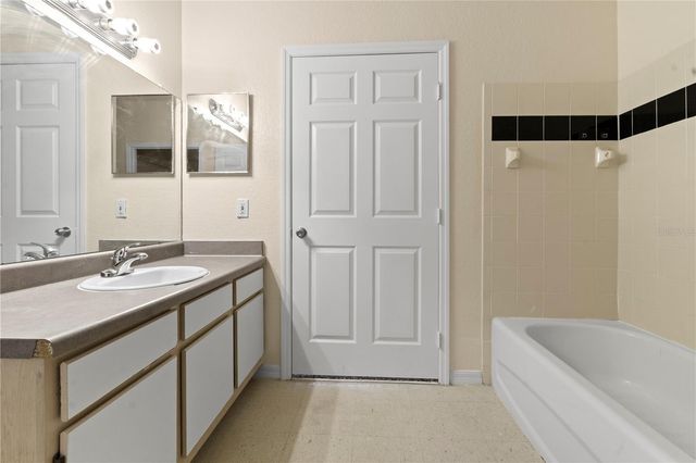 6021 WESTGATE DRIVE 823, Orlando, FL 32835