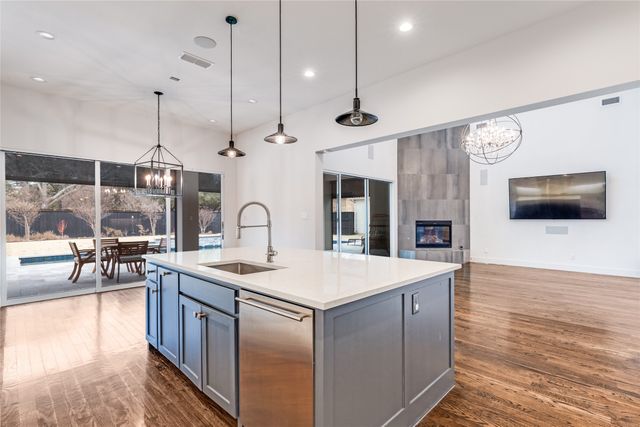 6921 Valley View Lane, Dallas, TX 75240