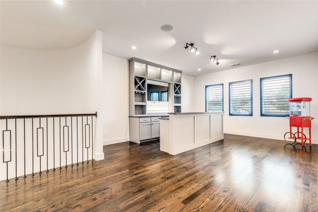 6921 Valley View Lane, Dallas, TX 75240