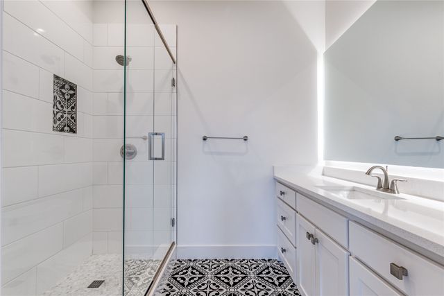 6921 Valley View Lane, Dallas, TX 75240