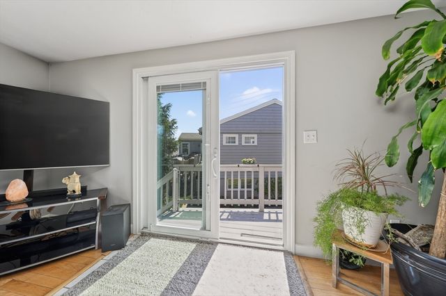 8 Standish Avenue, Hull, MA 02045