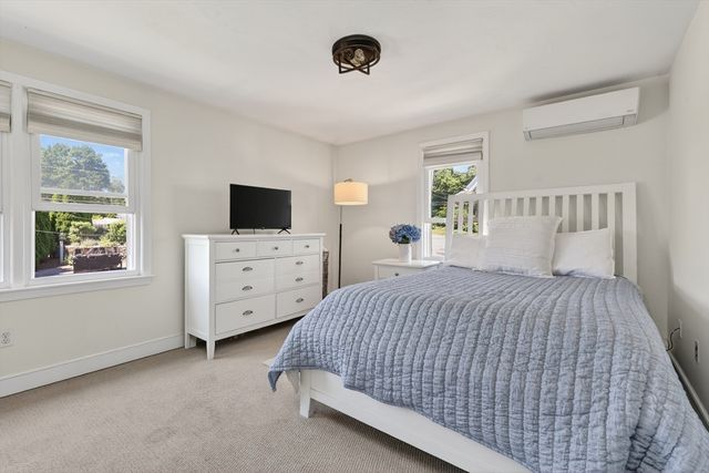 8 Standish Avenue, Hull, MA 02045