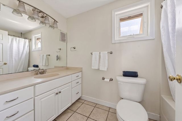 8 Standish Avenue, Hull, MA 02045