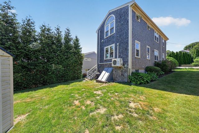 8 Standish Avenue, Hull, MA 02045