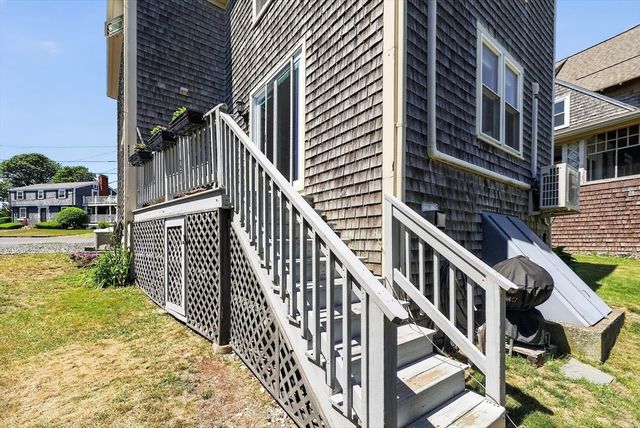 8 Standish Avenue, Hull, MA 02045