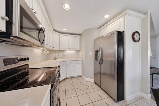 8 Standish Avenue, Hull, MA 02045