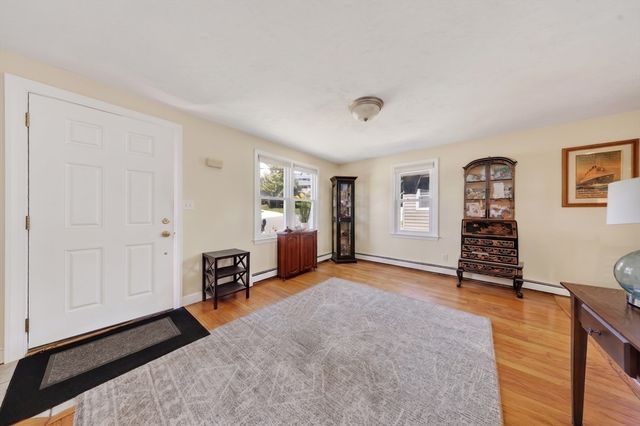 8 Standish Avenue, Hull, MA 02045