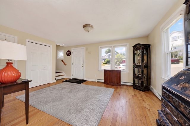 8 Standish Avenue, Hull, MA 02045