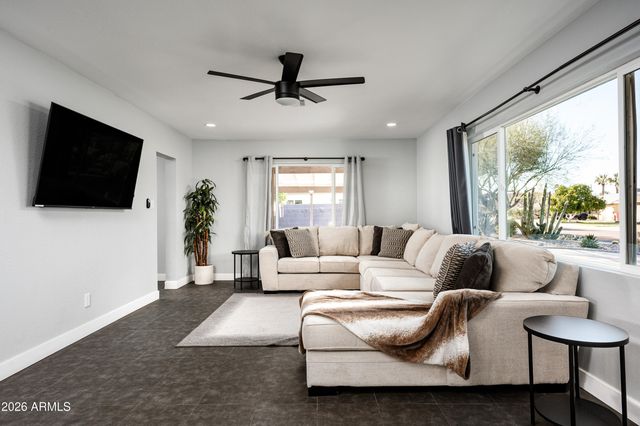 8059 E CAMBRIDGE Avenue, Scottsdale, AZ 85257