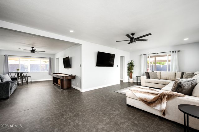 8059 E CAMBRIDGE Avenue, Scottsdale, AZ 85257