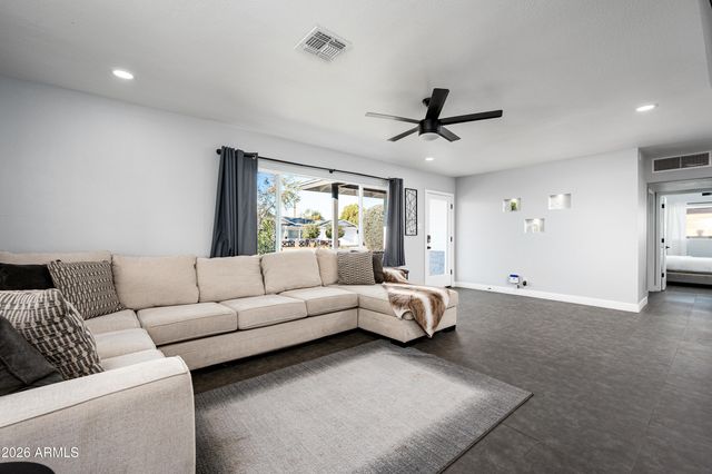 8059 E CAMBRIDGE Avenue, Scottsdale, AZ 85257