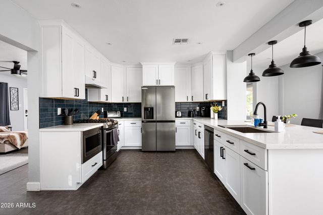 8059 E CAMBRIDGE Avenue, Scottsdale, AZ 85257