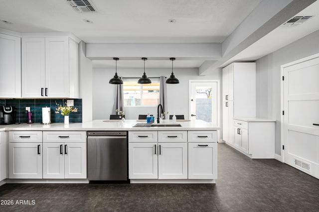 8059 E CAMBRIDGE Avenue, Scottsdale, AZ 85257