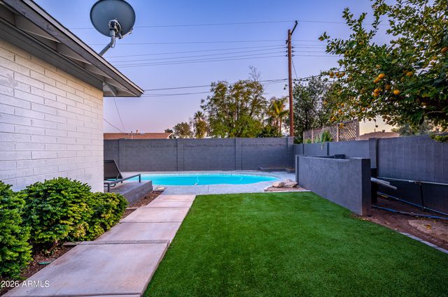 8059 E CAMBRIDGE Avenue, Scottsdale, AZ 85257