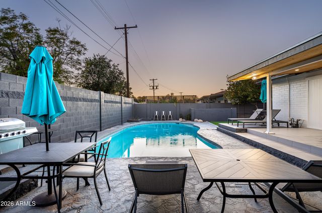 8059 E CAMBRIDGE Avenue, Scottsdale, AZ 85257