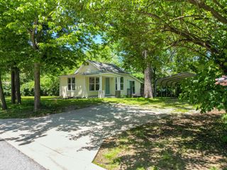 1236 W Mount Comfort Road, Fayetteville, AR 72703