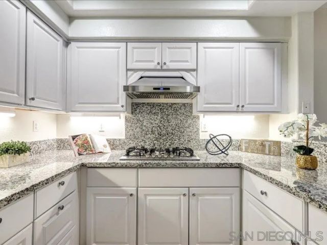 8641 Via Mallorca F, La Jolla, CA 92037