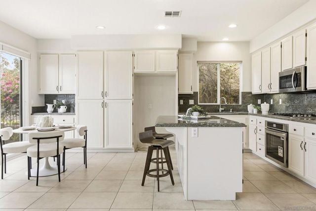 11369 Vista Elevada, San Diego, CA 92131