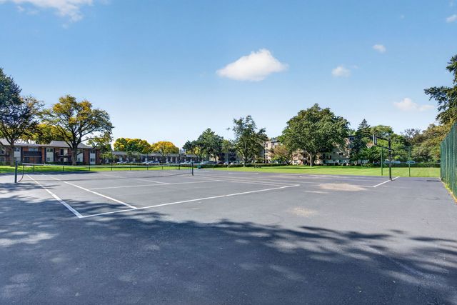 2407 E Brandenberry Court 1L, Arlington Heights, IL 60004