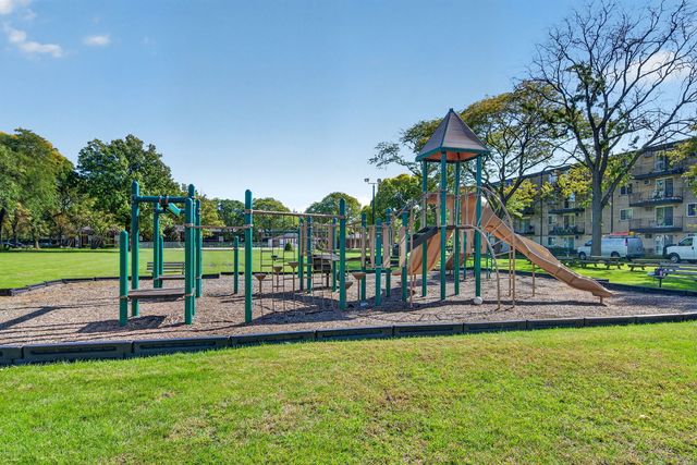 2407 E Brandenberry Court 1L, Arlington Heights, IL 60004