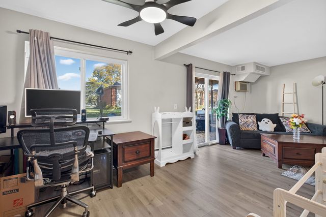 2407 E Brandenberry Court 1L, Arlington Heights, IL 60004