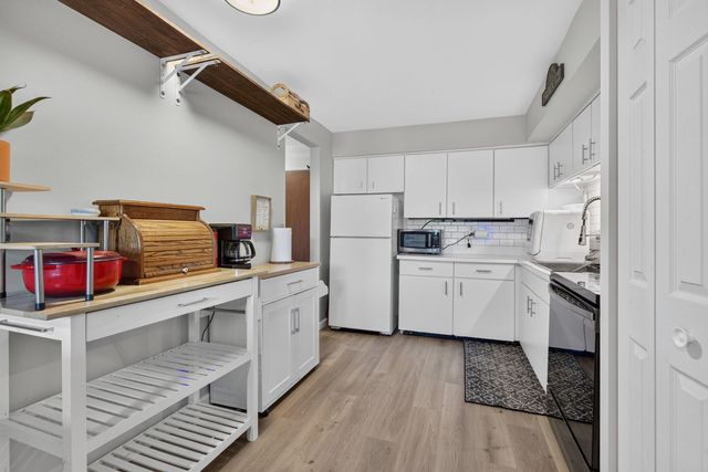 2407 E Brandenberry Court 1L, Arlington Heights, IL 60004