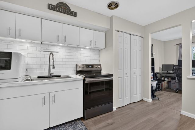 2407 E Brandenberry Court 1L, Arlington Heights, IL 60004