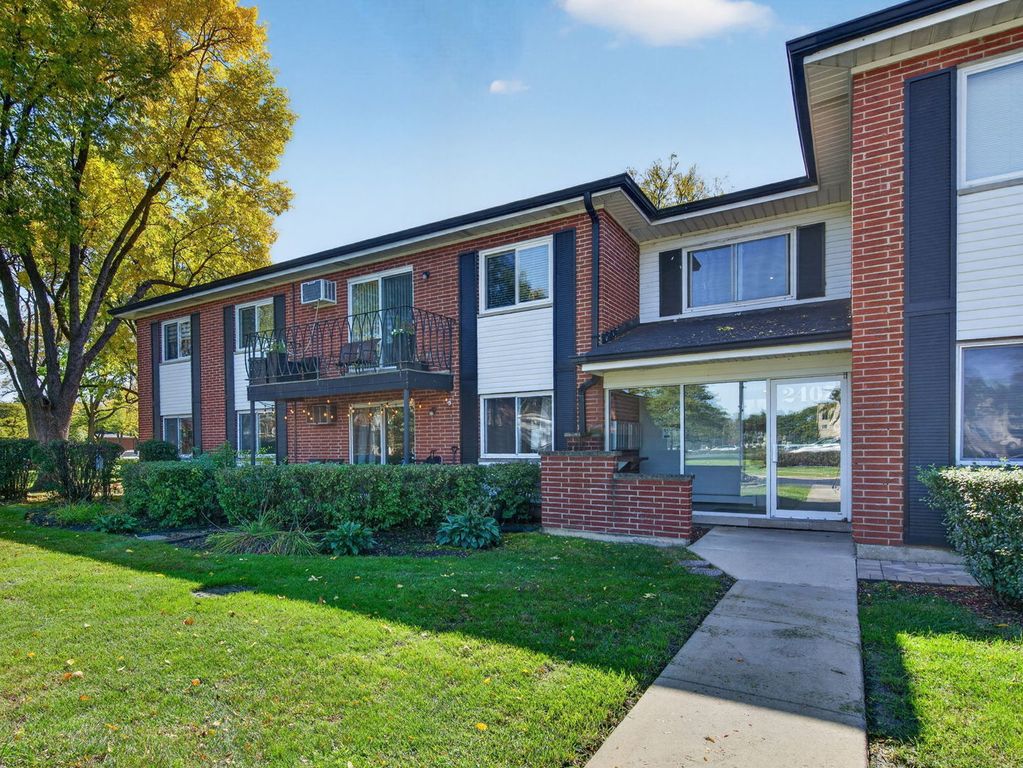 2407 E Brandenberry Court 1L, Arlington Heights, IL 60004