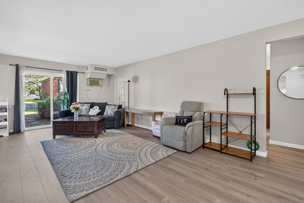 2407 E Brandenberry Court 1L, Arlington Heights, IL 60004 — photo 3