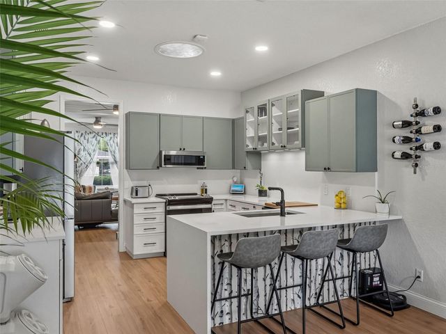 301 S LAWSONA BOULEVARD, Orlando, FL 32801