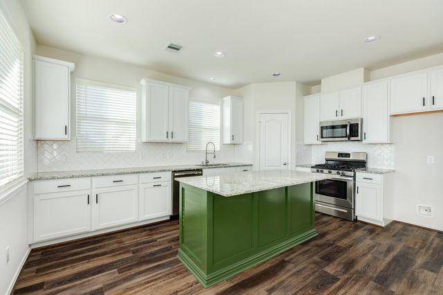 352 Selah Ct, Alvin, TX 77511