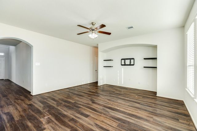 352 Selah Ct, Alvin, TX 77511