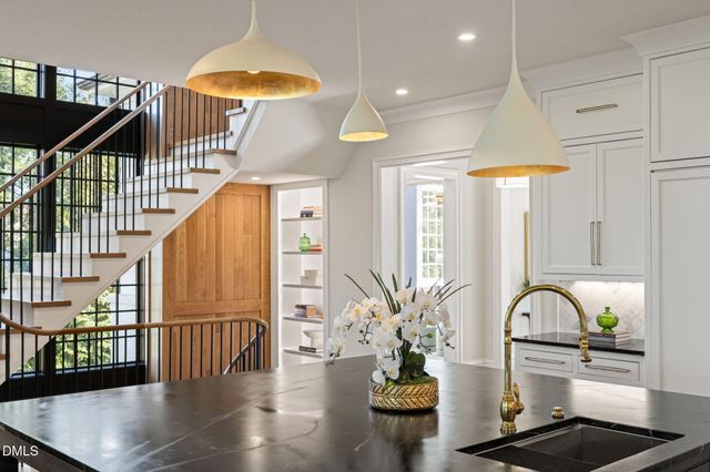 812 Manchester Drive, Raleigh, NC 27609