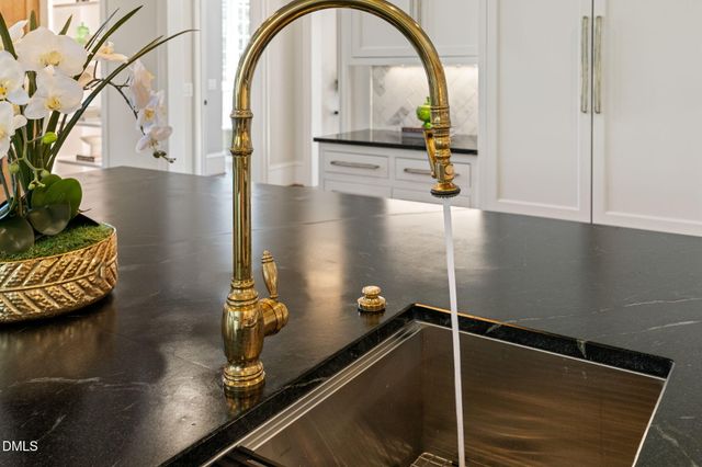 812 Manchester Drive, Raleigh, NC 27609